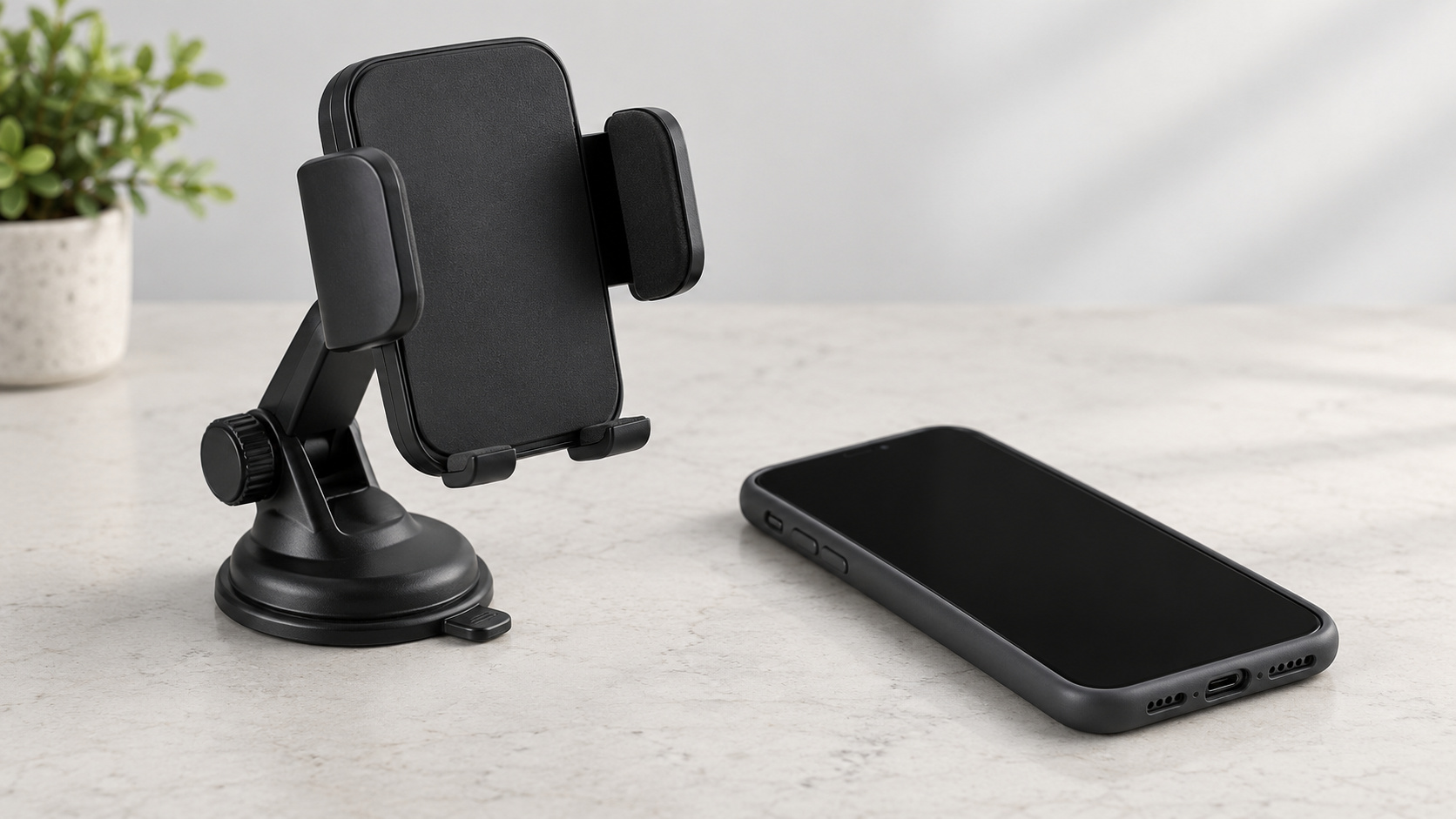 Suporte genérico para telefone tipo pinça em uma mesa neutra de análise de amostras ao lado de um telefone sem marca